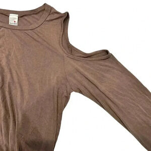 Brenda’s U.S.A brown cold shoulder shirt size L